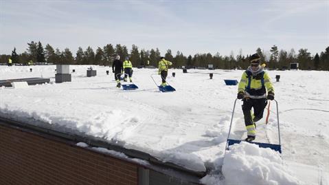 Lume eemaldamine katuselt